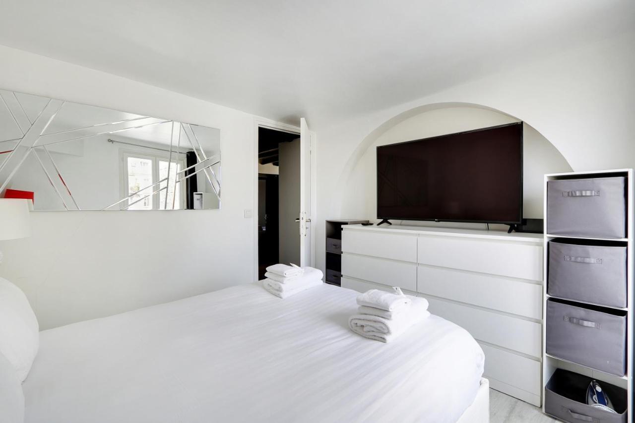 Pick A Flat'S Apartments In Le Marais - Rue Saint Merri Париж Экстерьер фото