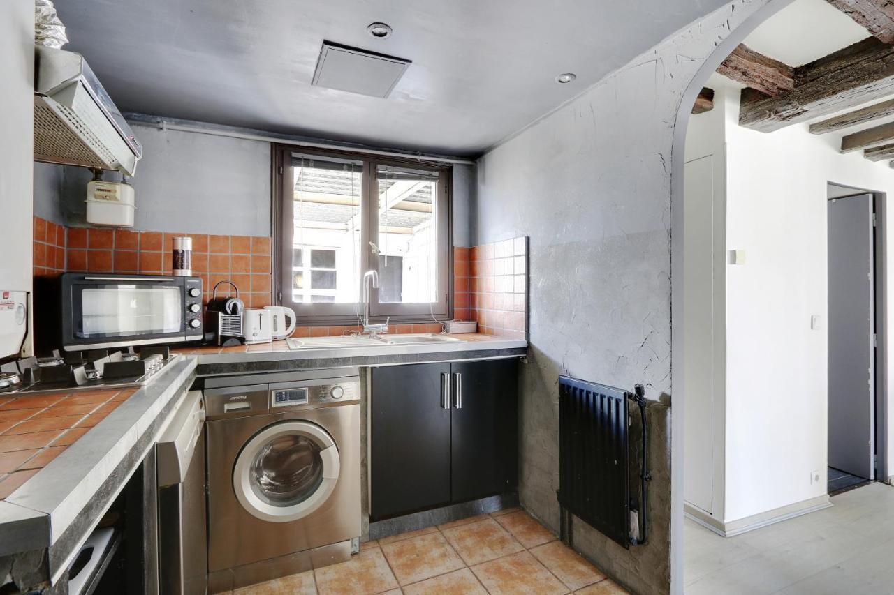 Pick A Flat'S Apartments In Le Marais - Rue Saint Merri Париж Экстерьер фото