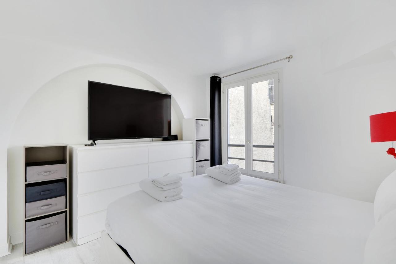 Pick A Flat'S Apartments In Le Marais - Rue Saint Merri Париж Экстерьер фото